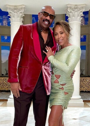  Steve Harvey and his wife. 